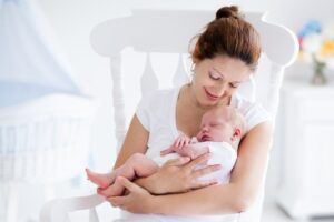 تعبیر خواب شیر دادن به نوزاد دختر