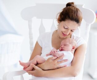 تعبیر خواب شیر دادن به بچه
