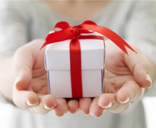 تعبیر خواب هدیه گرفتن